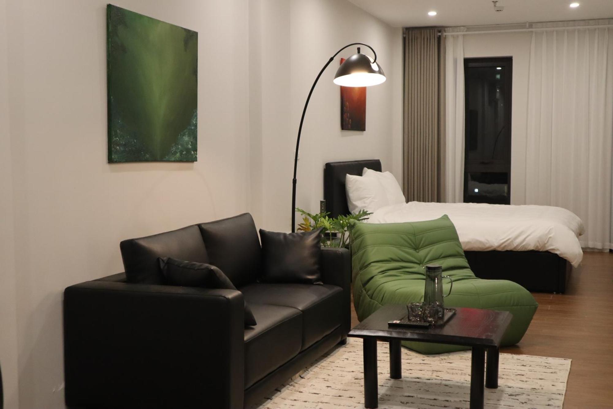 Brand New Modern Style & Netflix *