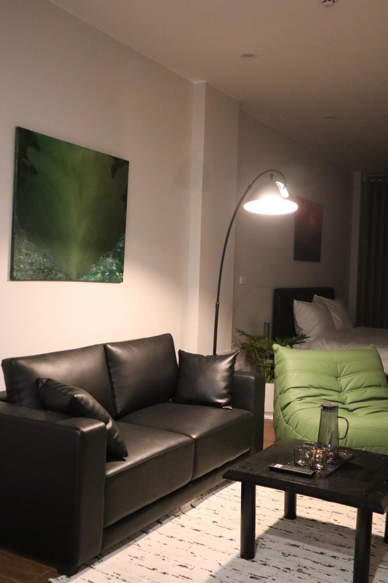 Brand New Modern Style & Netflix
